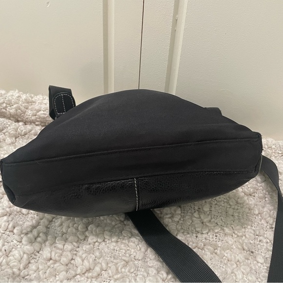 Roots Vintage Black Leather Crossbody Bag Purse - Picture 8 of 8